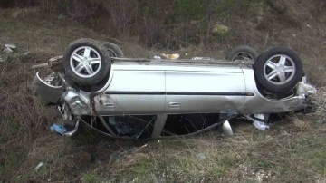 Bayram ziyaretine giden ailenin bulunduğu otomobil takla attı: 1 ölü, 4 yaralı