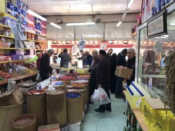 Bayramlık ikramlar için alışveriş yoğunluğu başladı
