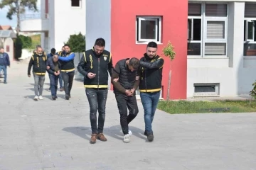 Bebek arabası çalan sevgililer tutuklandı: O anlar kamerada
