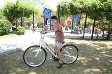 Belediye Başkanından bisikleti çalınan çocuğa sürpriz
