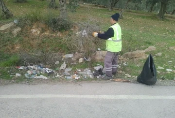 Belediye’den uyarı “Yol kenarlarına küçükte olsa çöp atmayın”
