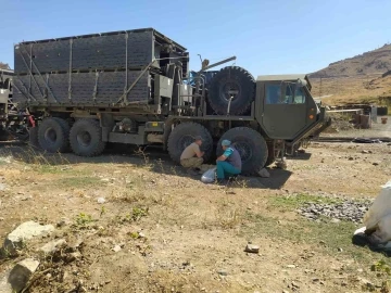 Belediye ekipleri sahra hastanesinde can dostları sağlık taramasında geçirdi
