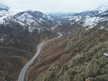 Beyaza bürünen Geminbeli Geçiti görsel şölen oluşturdu
