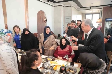 Beyazgül şehit annelerinin kadınlar gününü kutladı
