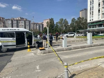 Beylikdüzü’nde  bir kişi eğlence merkezi otoparkı bariyeri açılmadığı için havaya ateş etti
