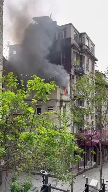 Beyoğlu’nda arkadaşına kızan genç evi ateşe verdi
