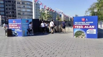 Beyoğlu'nda yürüyen merdiven yakınındaki çelik aksam el yaralanmalarına neden oldu