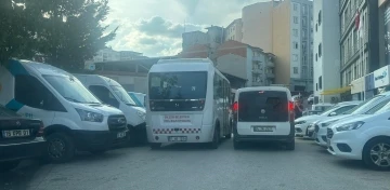 Bilecik’te gelişi güzel park eden araçlar trafiği zora sokuyor
