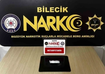 Bilecik’te yakalanan şüphelinin üzerinde uyuşturucu madde ele geçirildi
