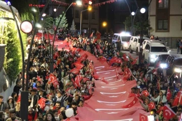 Binlerce Şırnaklı Türk bayraklarıyla yürüdü
