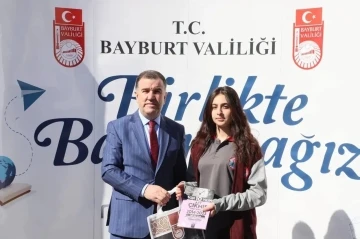 ’Birlikte Başaracağız’ projesiyle öğrencilere kaynak kitap dağıtımı yapıldı
