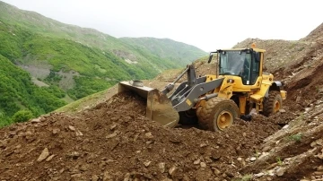 Bitlis’te 15 köy yolu ve içme suyu hatları selden zarar gördü
