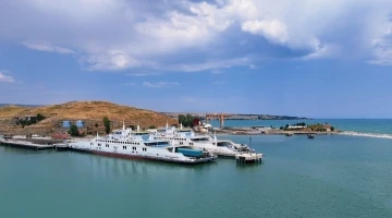 Bitlis’teki ikiz feribotlar Van Gölünde yük taşımacılığında büyük rol oynuyor
