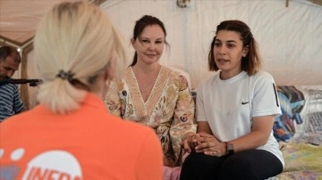 BM Nüfus Fonu iyi niyet elçisi ünlü oyuncu Ashley Judd, deprem bölgesinde kadınlarla buluştu