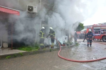 Bobinaj dükkanı alevlere teslim oldu
