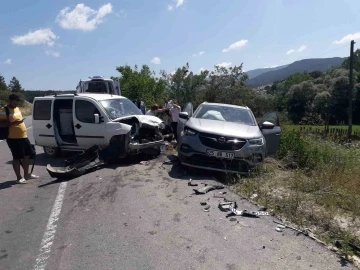 Bolu’da iki araç kazaya karıştı: 2 yaralı
