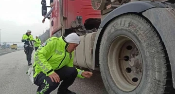 Bolu Dağı’nda sürücüler polisin uygulamasına takıldı
