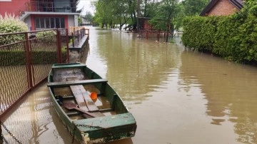 Bosna Hersek'te meydana gelen selde yüzlerce ev ve iş yerini su bastı