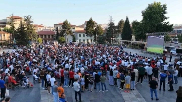 Bozüyük Belediyesi Türkiye-Portekiz maçı için dev ekran kurdu
