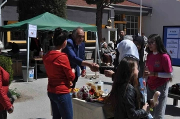 Bu okulda oy kullanmaya gelenler sürprizle karşılaştı
