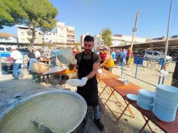 Buharkent’te esnaflardan keşkek hayrı
