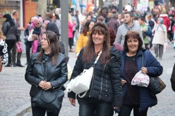 Bulgarlar, Edirne’de doyasıya alışverişin tadını çıkardı
