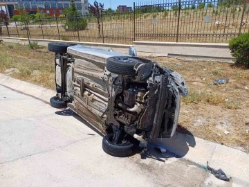Burdur-Antalya kara yolunda kontrolden çıkan otomobil şarampole devrildi: 1 yaralı
