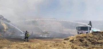 Burdur’da çıkan yangında çok sayıda saman balyası kül oldu
