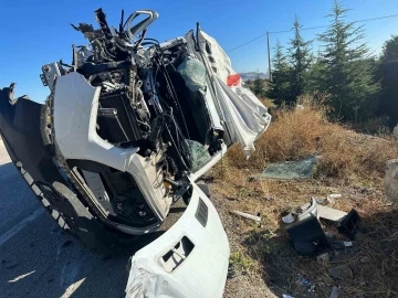 Burdur’da direksiyon hakimiyetini kaybeden sürücü trafik levhasına çarptı: 1 ölü, 1 yaralı
