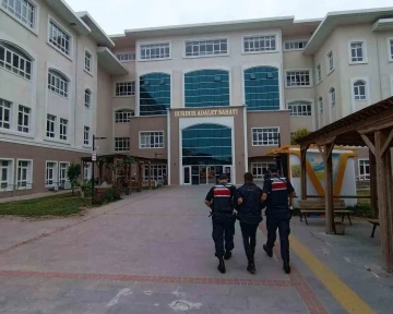 Burdur’da jandarma ekiplerinin asayiş çalışmalarında 5 firari yakalanarak cezaevine gönderildi
