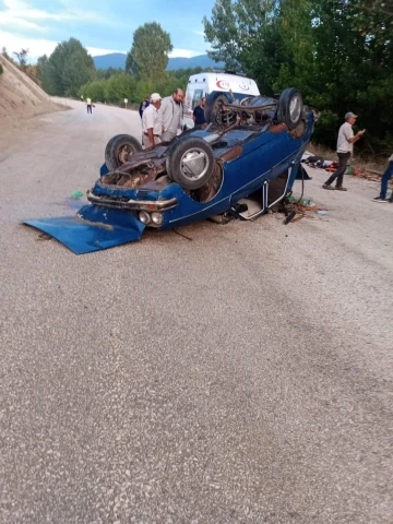 Burdur’da kontrolden çıkan otomobil takla attı: 3 yaralı
