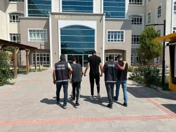 Burdur’da ormanlık alanda üzerlerinde uyuşturucu madde ile yakalanan 2 kişi tutuklandı
