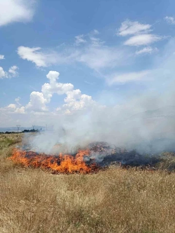 Burdur’da otluk alanda çıkan yangın itfaiye ekiplerinin erken müdahalesi ile söndürüldü
