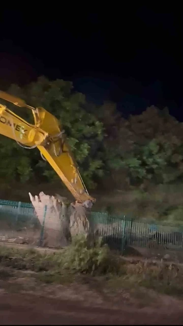 Burdur’da sağanak sele neden oldu, iş yerleri sular altında kaldı
