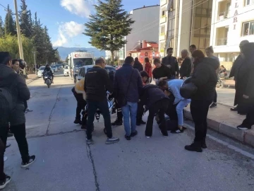 Burdur’da seyir halindeki otomobil önce yola fırlayan çocuğa, sonra arkasından gelen otomobile çarptı
