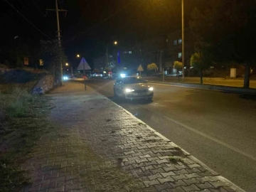 Burdur’da yolun karşısına geçmen isteyen yayaya otomobil çarptı
