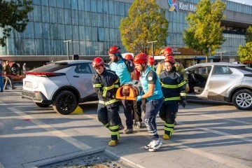 Bursa Büyükşehir İtfaiyesi’nden gerçeği aratmayan tatbikat