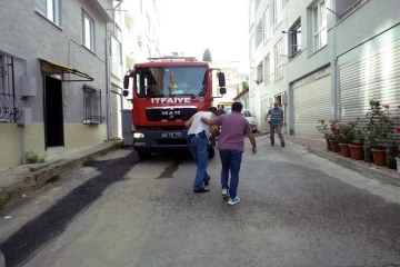 Bursa’da 5 katlı binanın çatı katı alev alev yandı: 1 yaralı