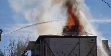 İznik'te çatı yangını 1 saatte söndürüldü