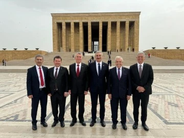 Bursa'da CHP'den seçilen başkanlar Yerel Yönetimler Çalıştayı'na katıldı