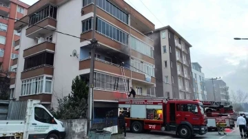 Bursa'da bir kişi evini ateşe verdi