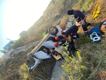 Bursa'da gurbetçi aile, otomobil ile şarampole düştü