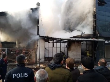 Bursa'da iş yeri yangını, mobilya imalathanelerine sıçradı
