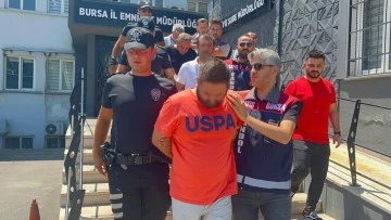 Bursa'da kesinleşmiş hapis cezası bulunan kişi otelin plajında güneşlenirken yakalandı 