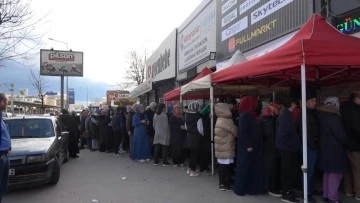 Bursa'da kuyruk oluşturan açılış 