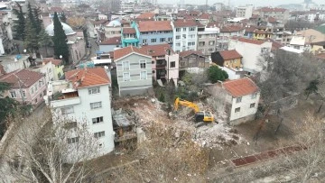 Bursa'da madde bağımlıların mesken tuttuğu binalar yıkılıyor