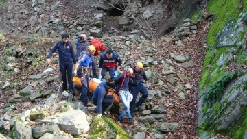 Bursa'da odun toplarken uçurumdan düşen kişi operasyonla kurtarıldı