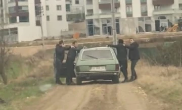 Bursa'da otomobil hırsızları kovalamaca sonucu yakalandı 