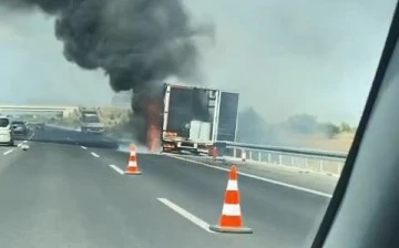 Bursa’da seyir halindeki TIR alevlere teslim oldu