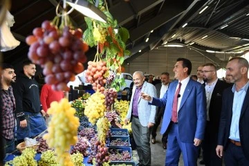 Bursa Osmangazi Belediye Başkanı Dündar pazarcı esnafın taleplerini dinledi 